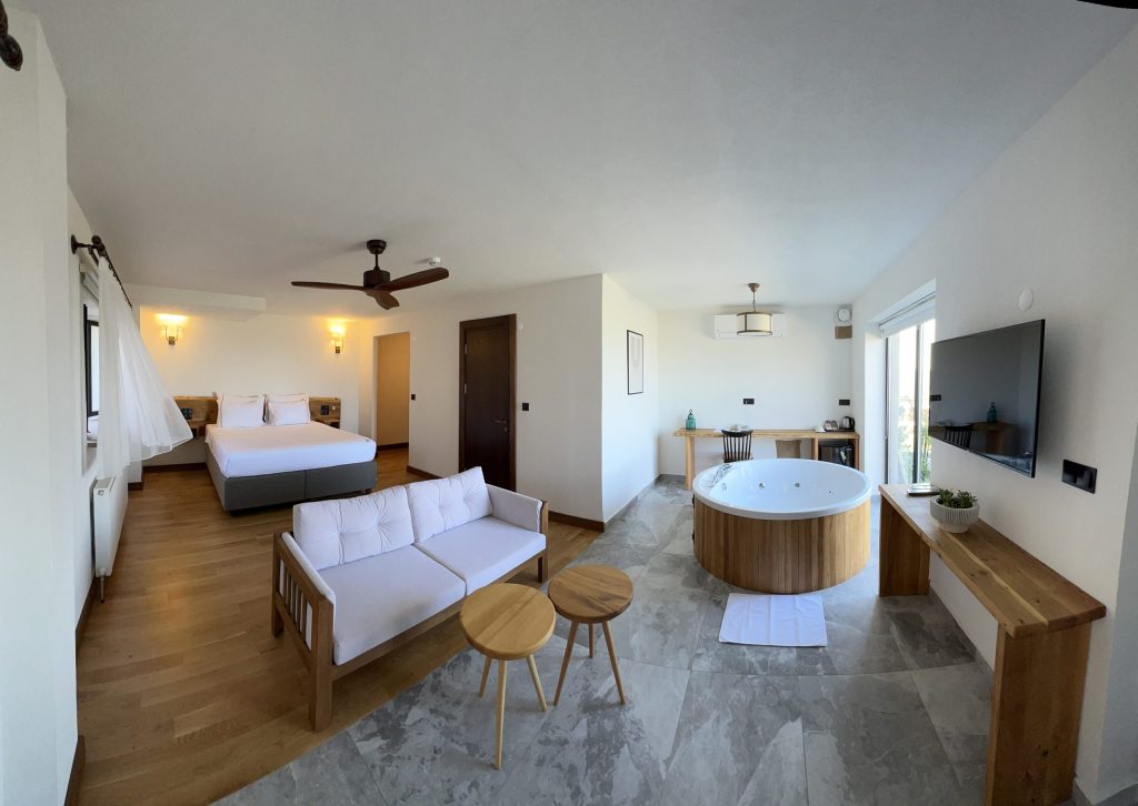 ayvalik hotel suite room with jacuzzi